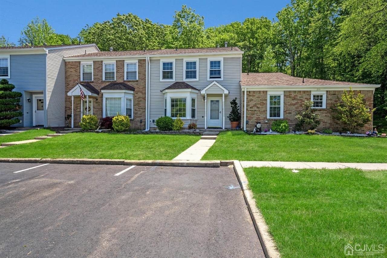 202 Yorkshire Court - Photo 1
