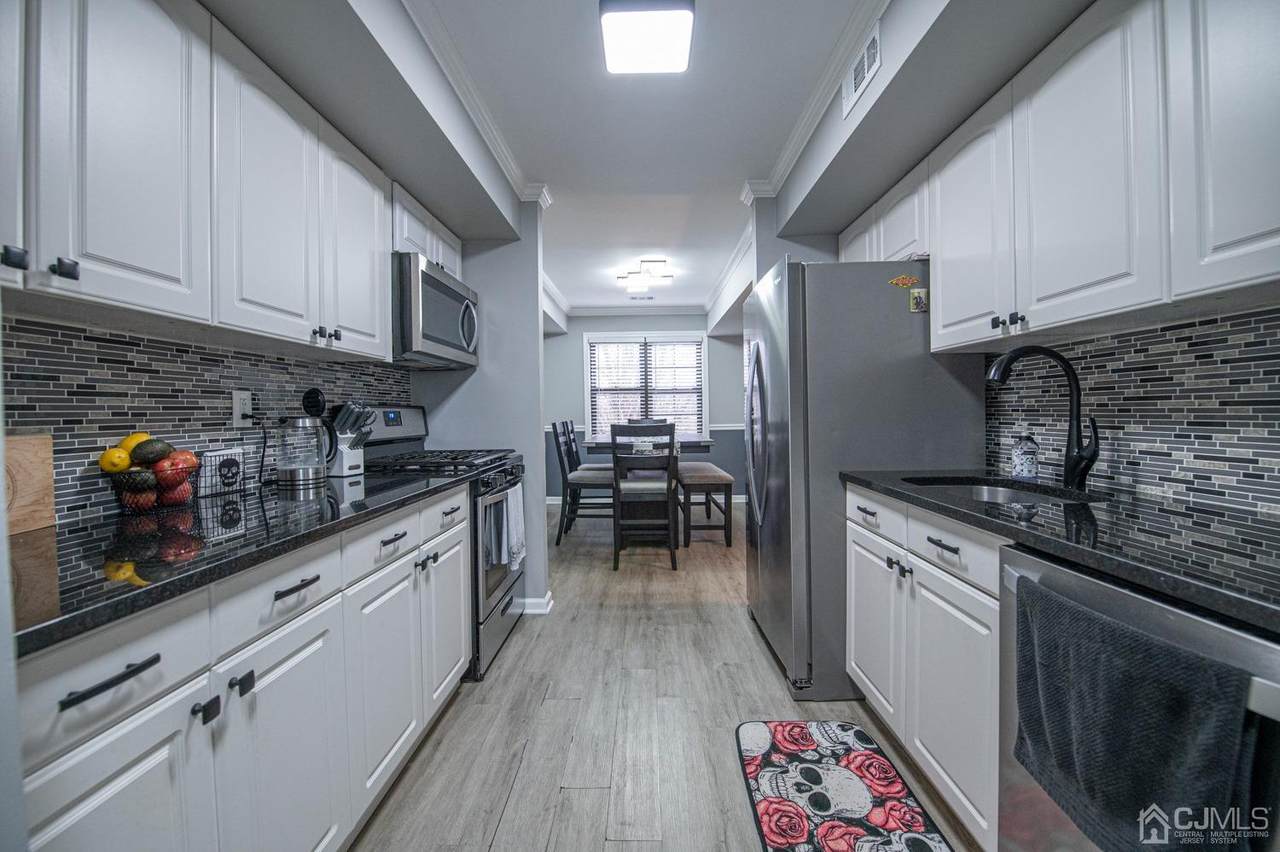 75 Golden Square - Photo 1