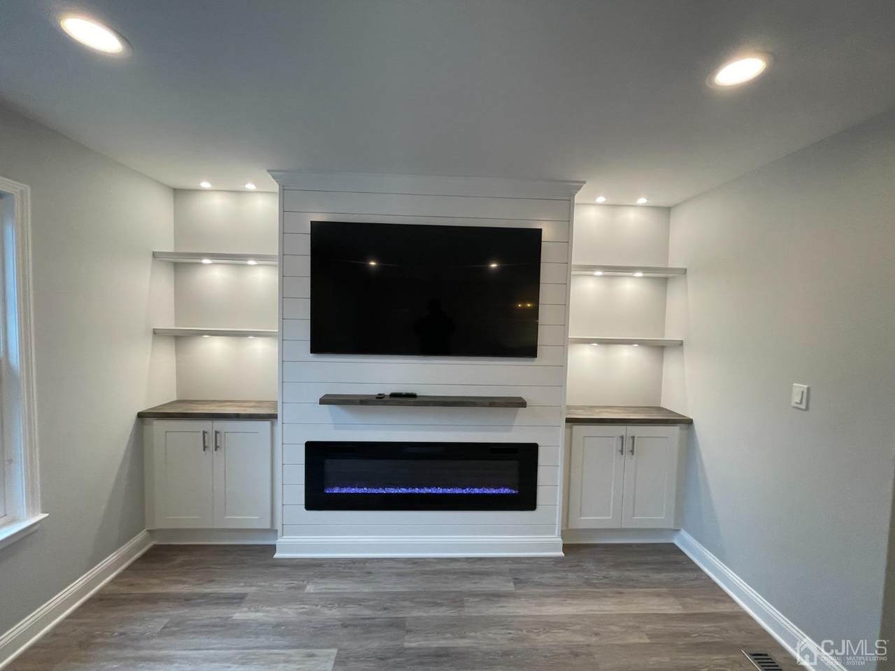 B Hillsborough Drive - Photo 1
