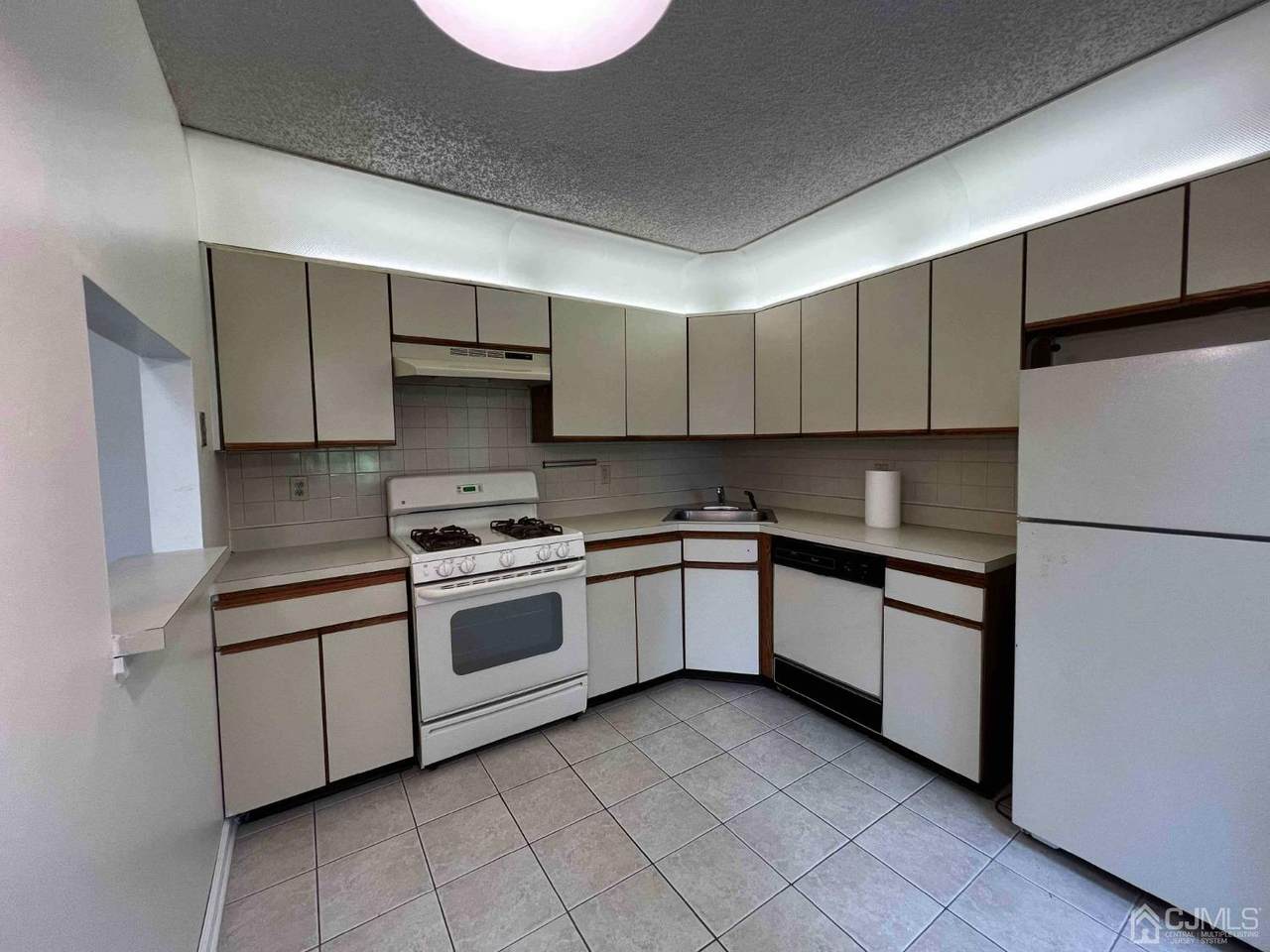 321 Hampshire Court - Photo 1
