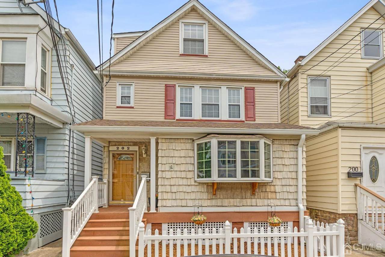 202 Windsor Street - Photo 1