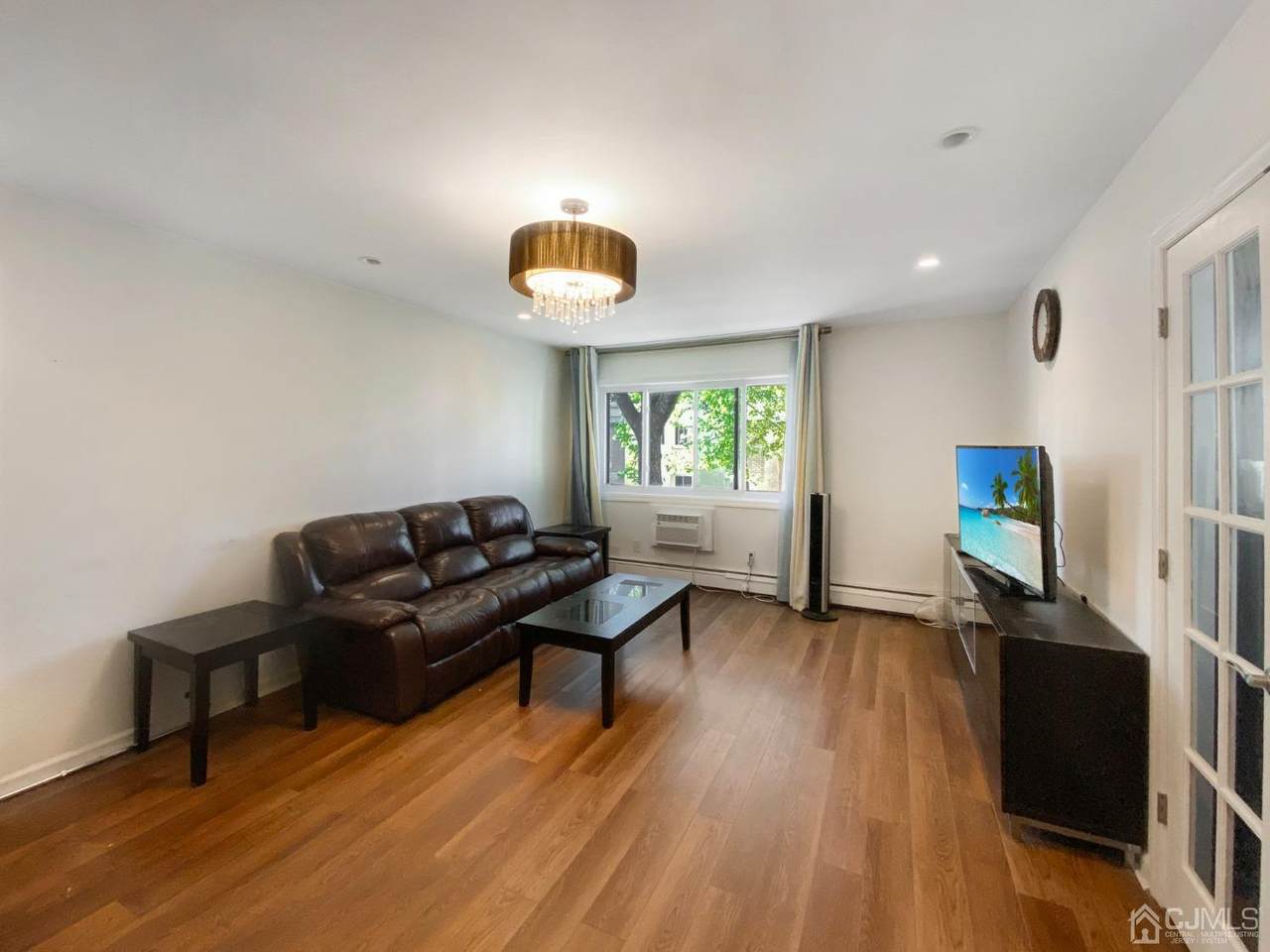 8 Lake Avenue - Photo 1