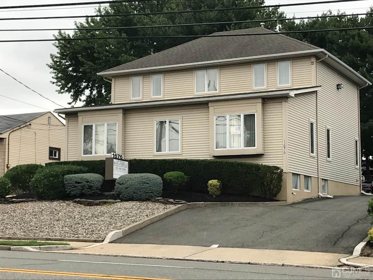 1676 Lincoln Highway - Photo 1