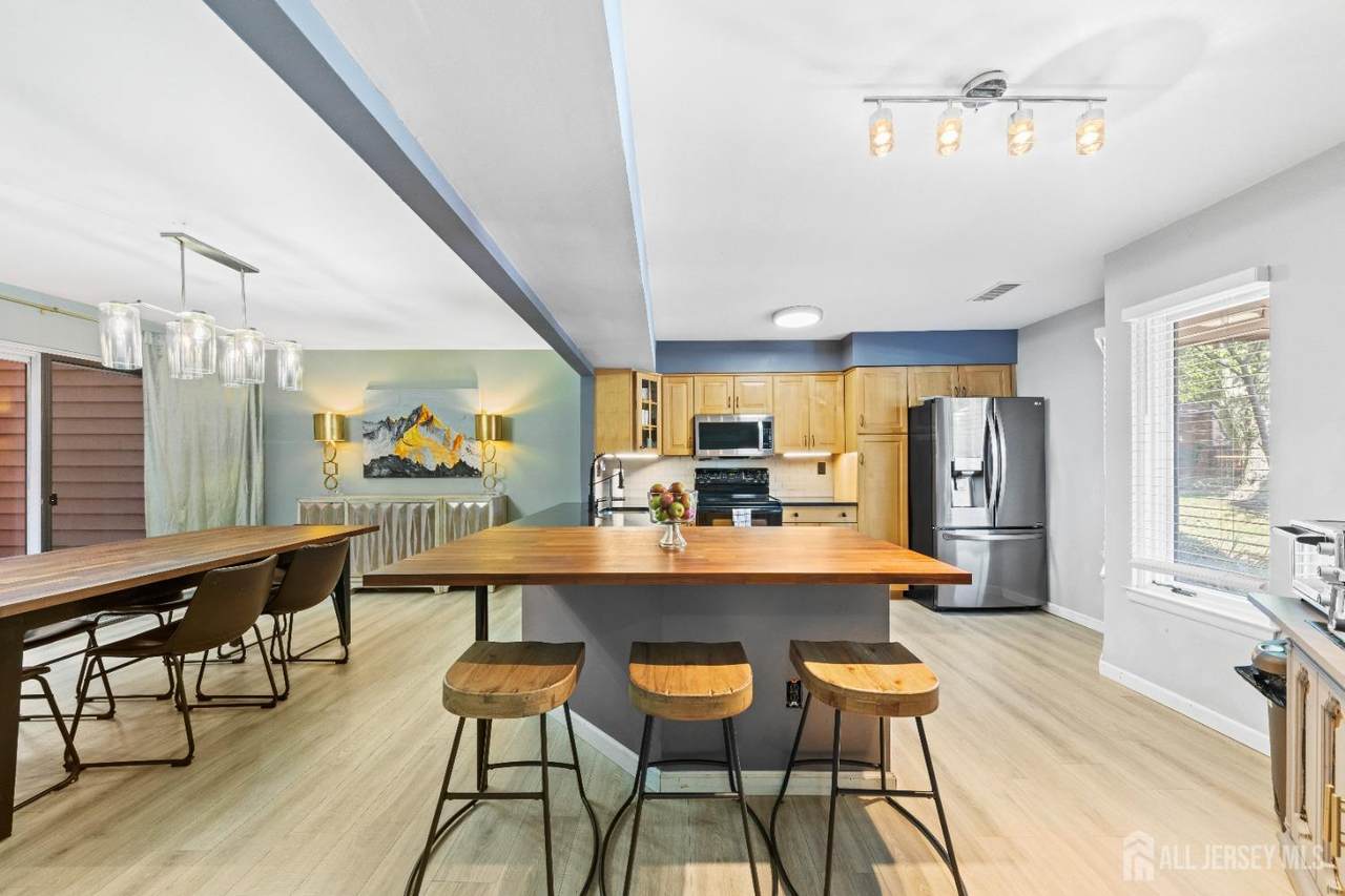 25 Sayre Drive - Photo 1