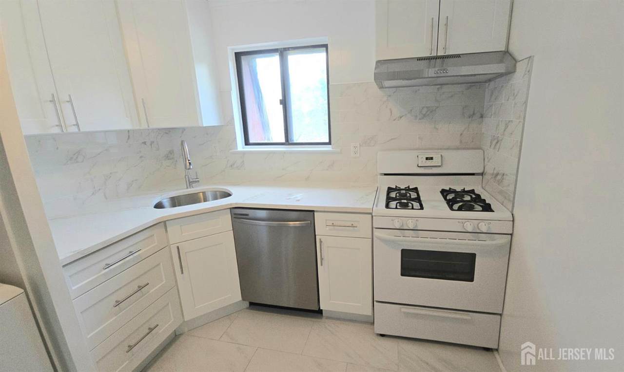 1008 Oaks Boulevard - Photo 1