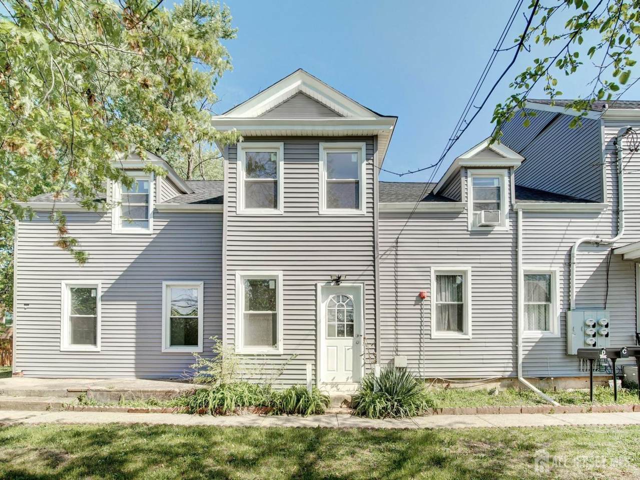 204 Montrose Avenue - Photo 1