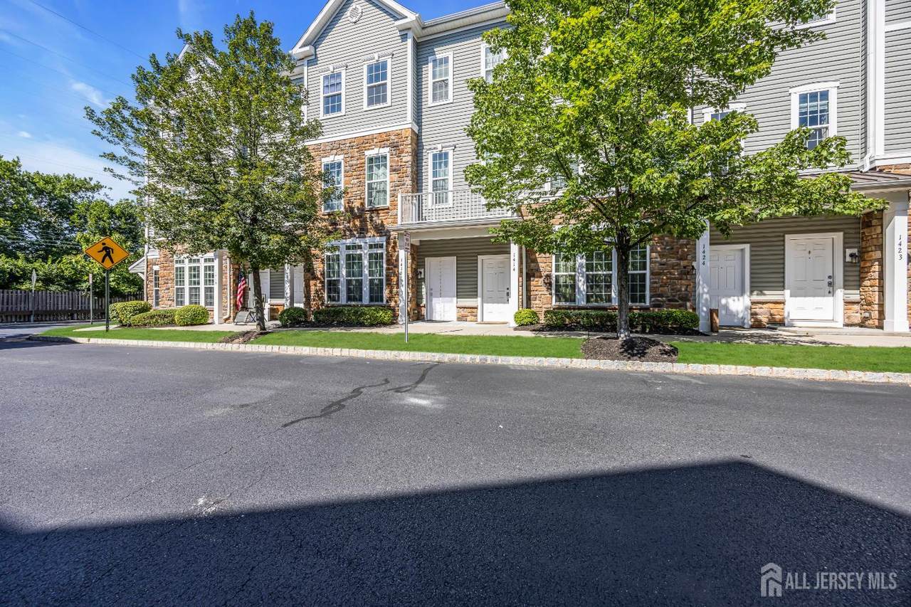 1425 Hudson Circle - Photo 1