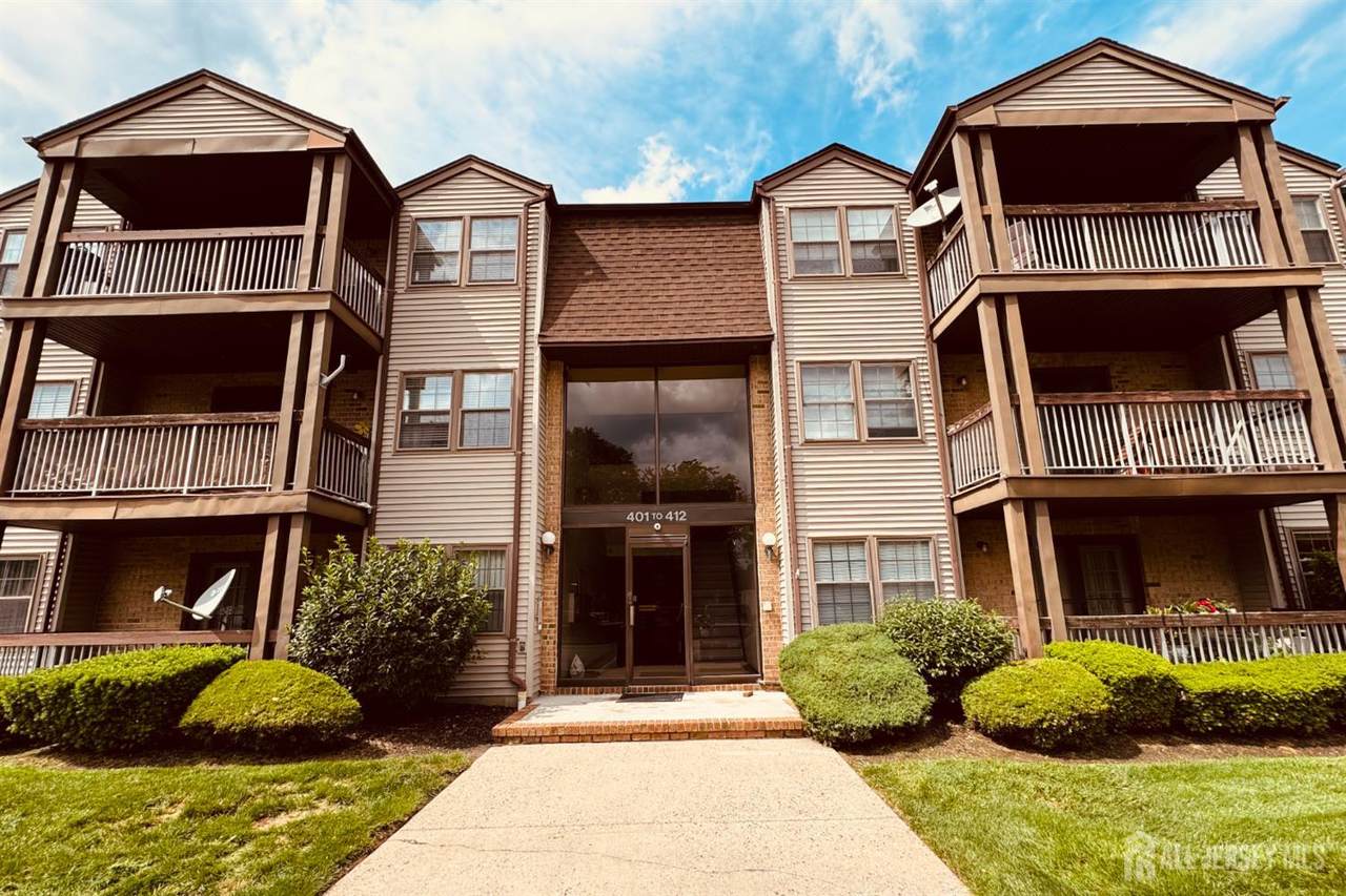 404 Newport Court - Photo 1