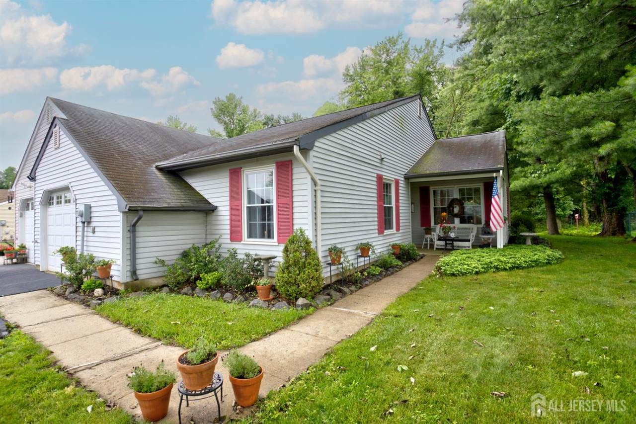 20 Sagamore Avenue - Photo 1