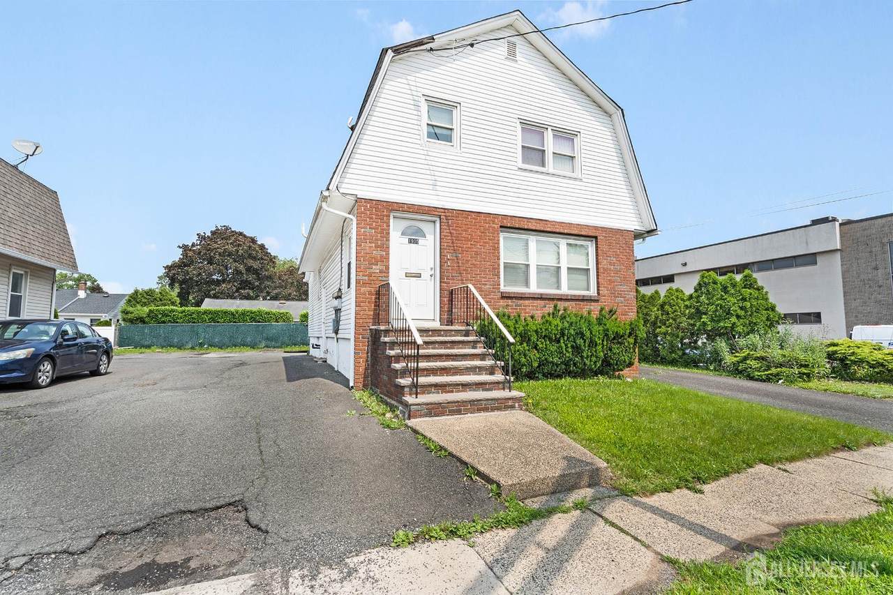 1905 Park Avenue - Photo 1