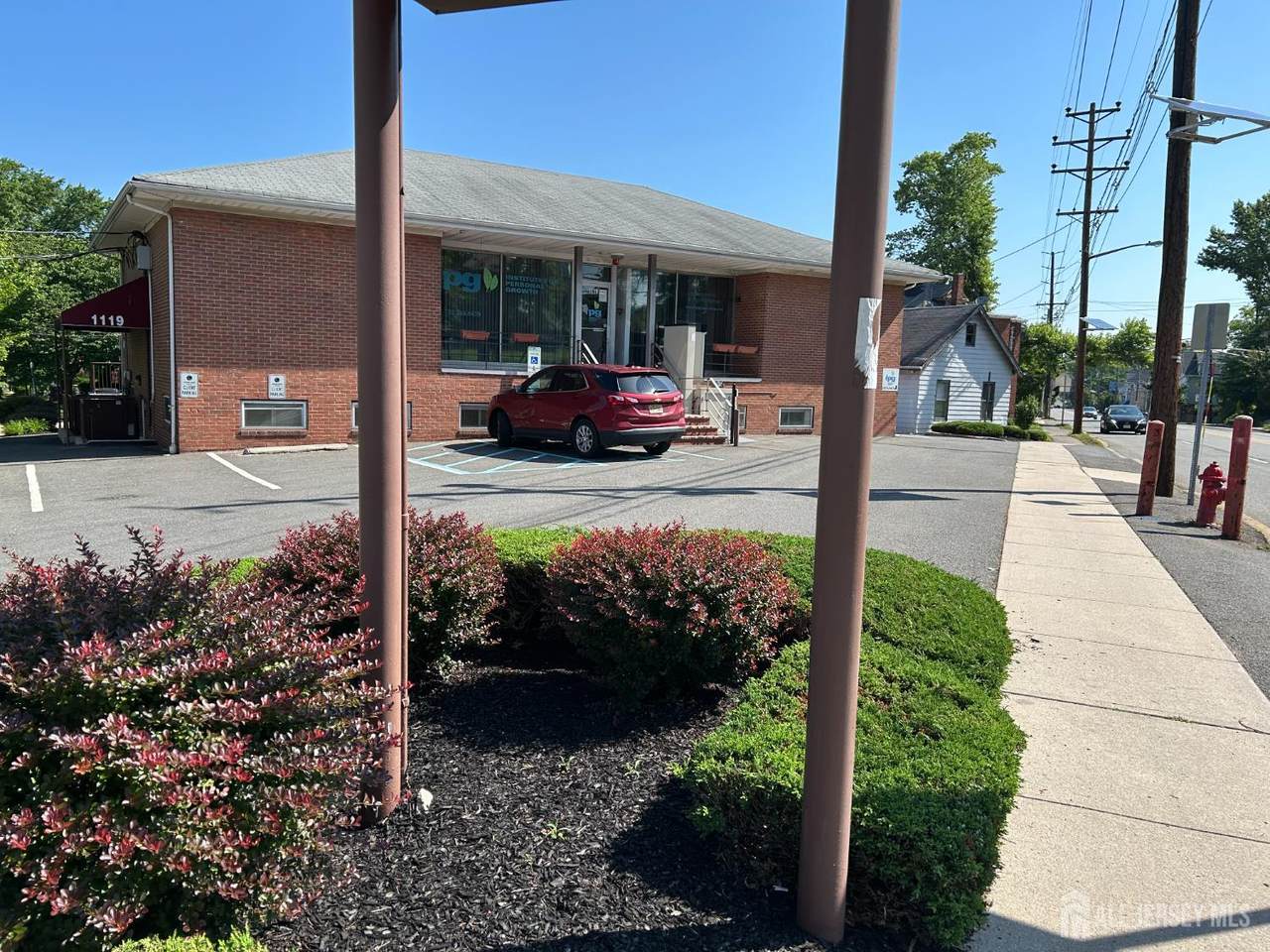 1119 Raritan Avenue - Photo 1