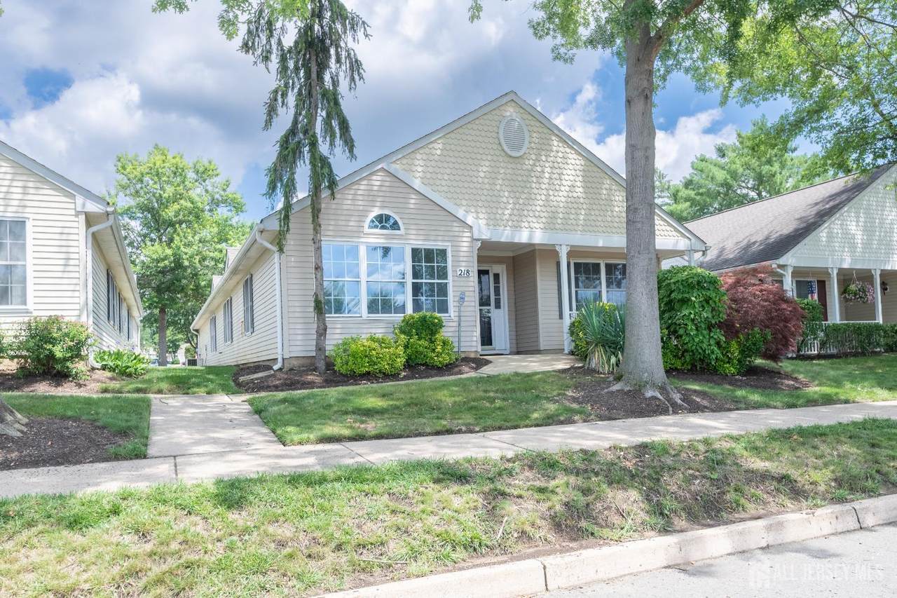 218 Pondview Boulevard - Photo 1