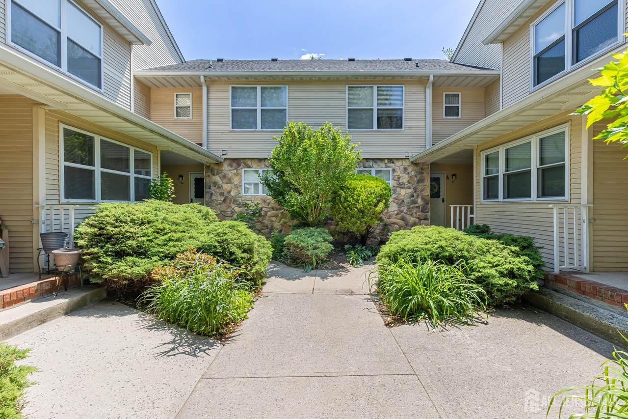 54 Kensington Drive - Photo 1