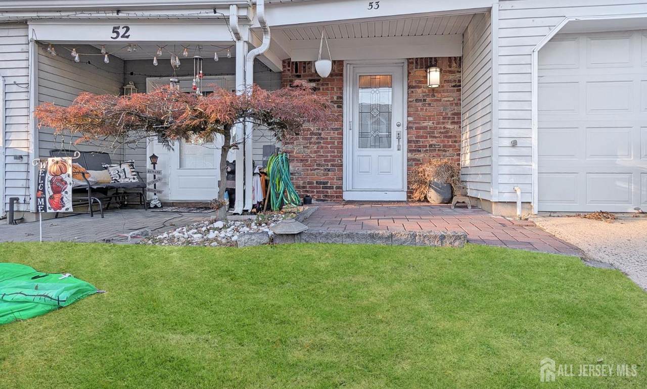 53 Thorne Lane - Photo 1