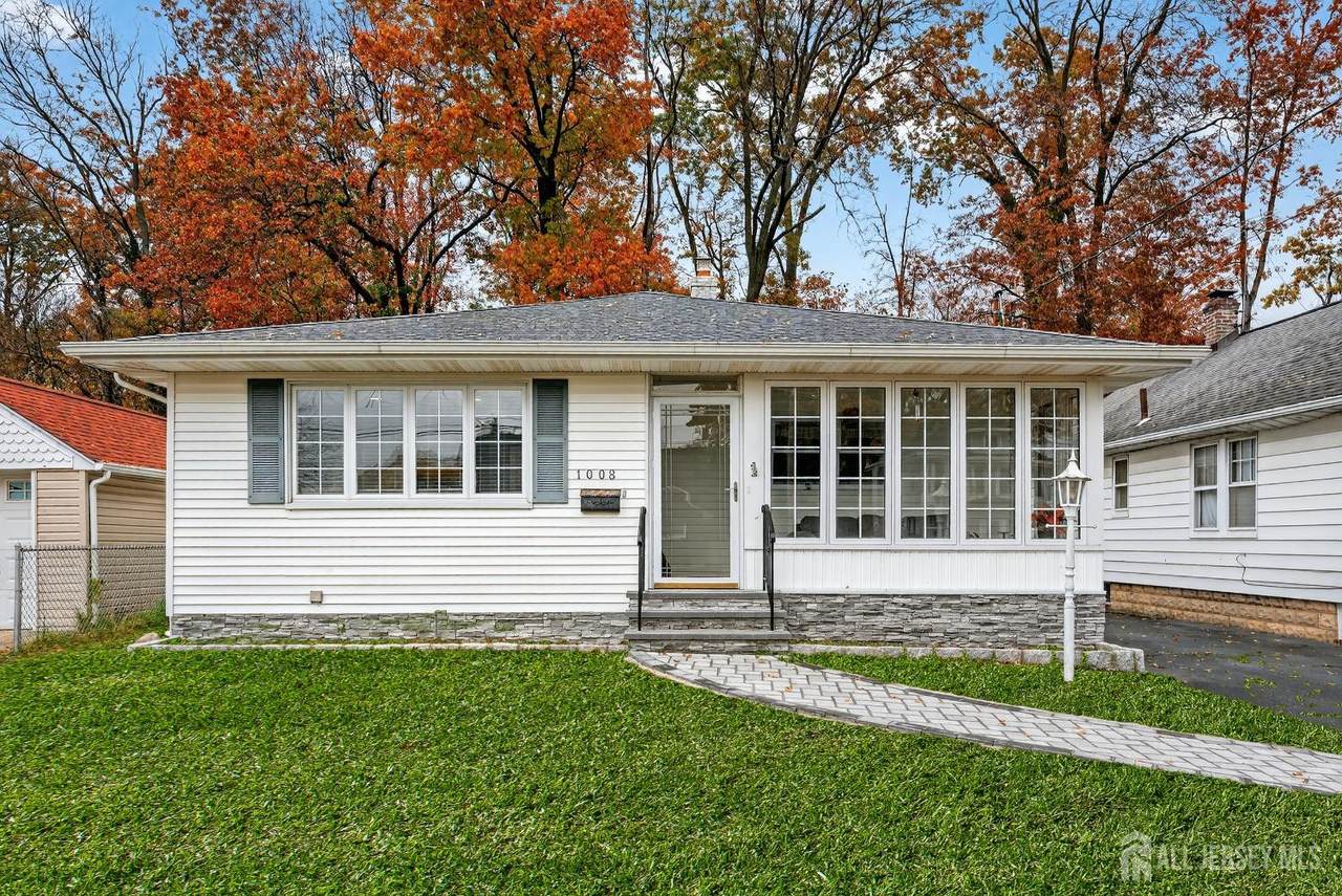 1008 Main Street - Photo 1