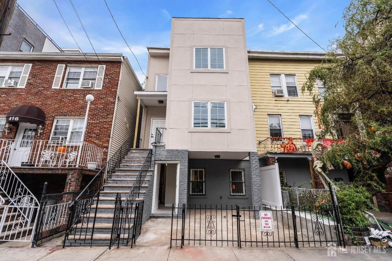 414 6th Street - Photo 1