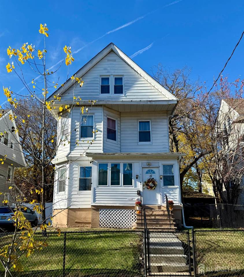 21 Leslie Street - Photo 1