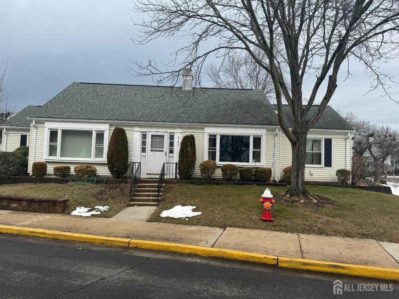 310 Sharon Way - Photo 1