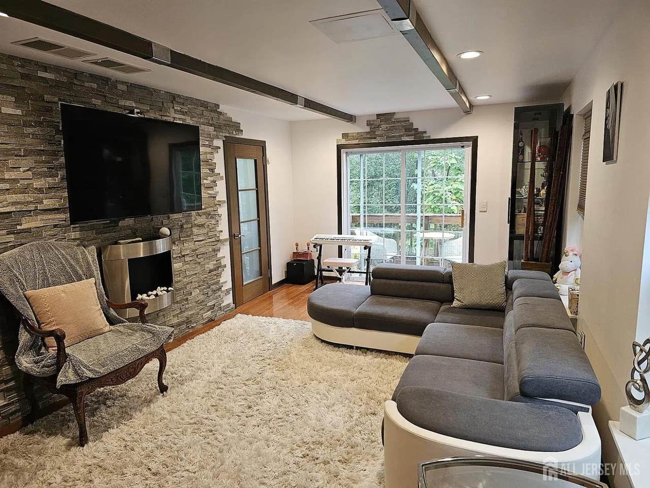10 Russell Court - Photo 1