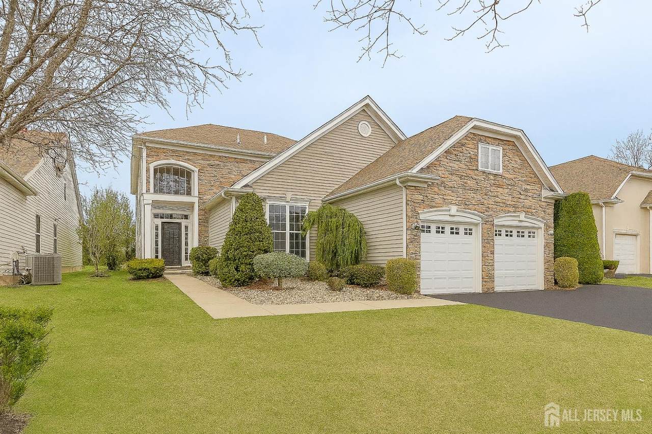 56 Lakehurst Way - Photo 1
