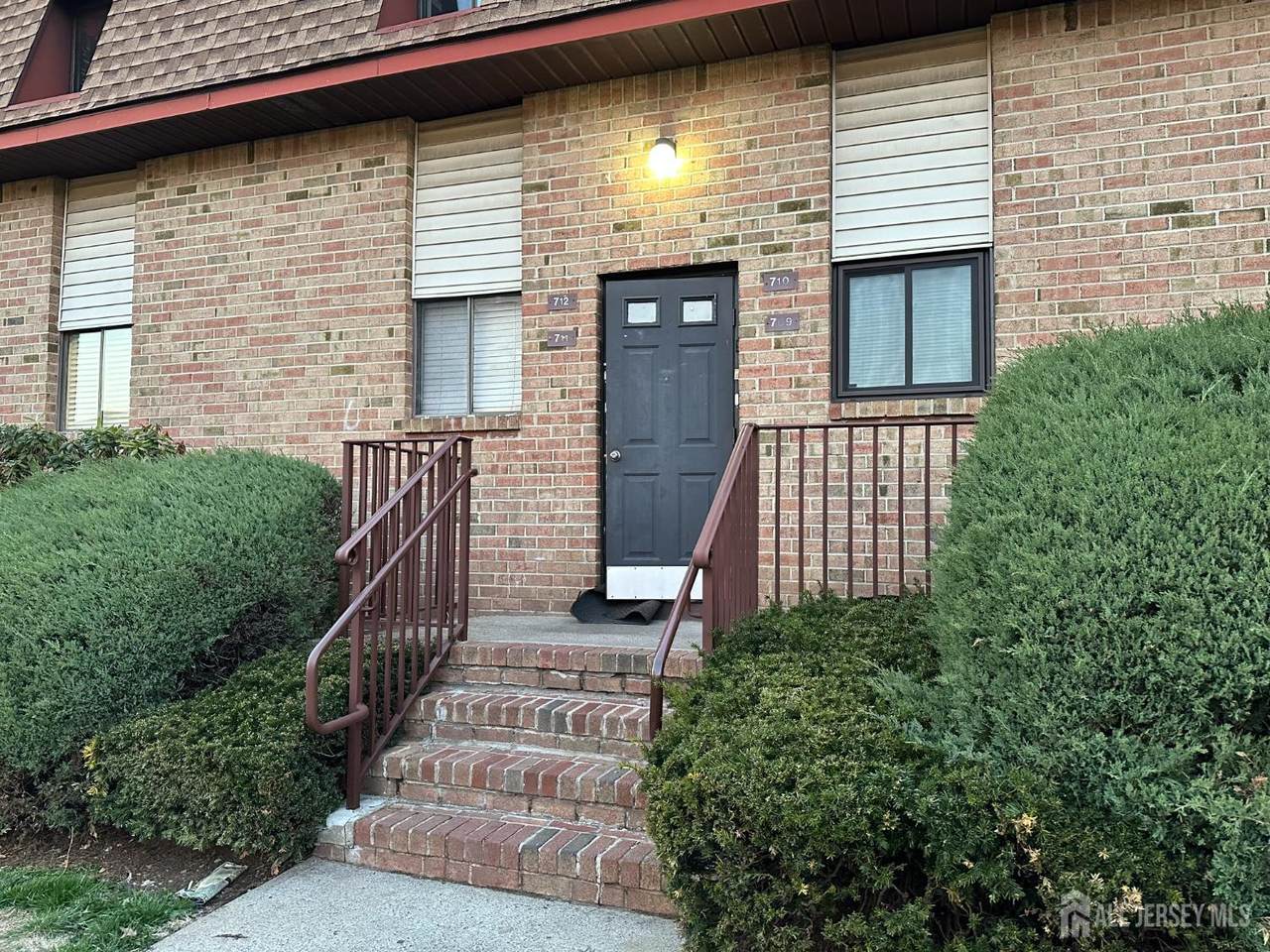 710 Oaks Boulevard - Photo 1