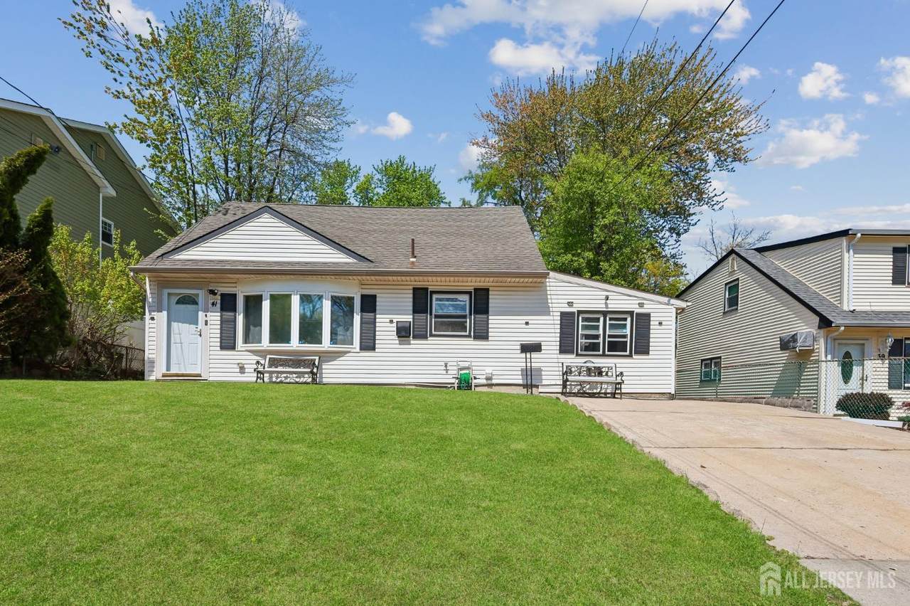 41 Pinetree Drive - Photo 1