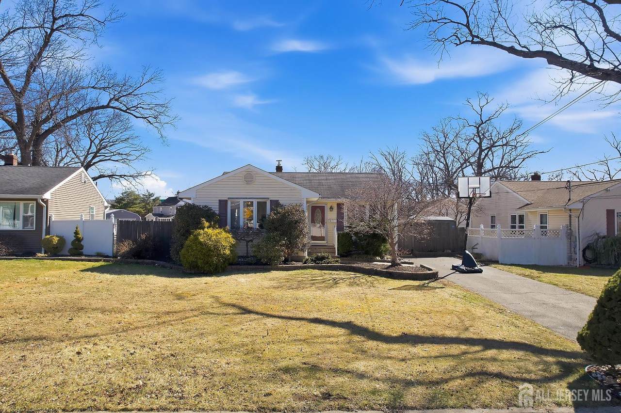 52 Sunset Avenue - Photo 1