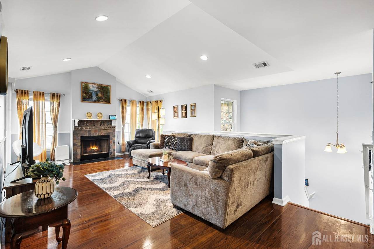 123 Chariot Court - Photo 1
