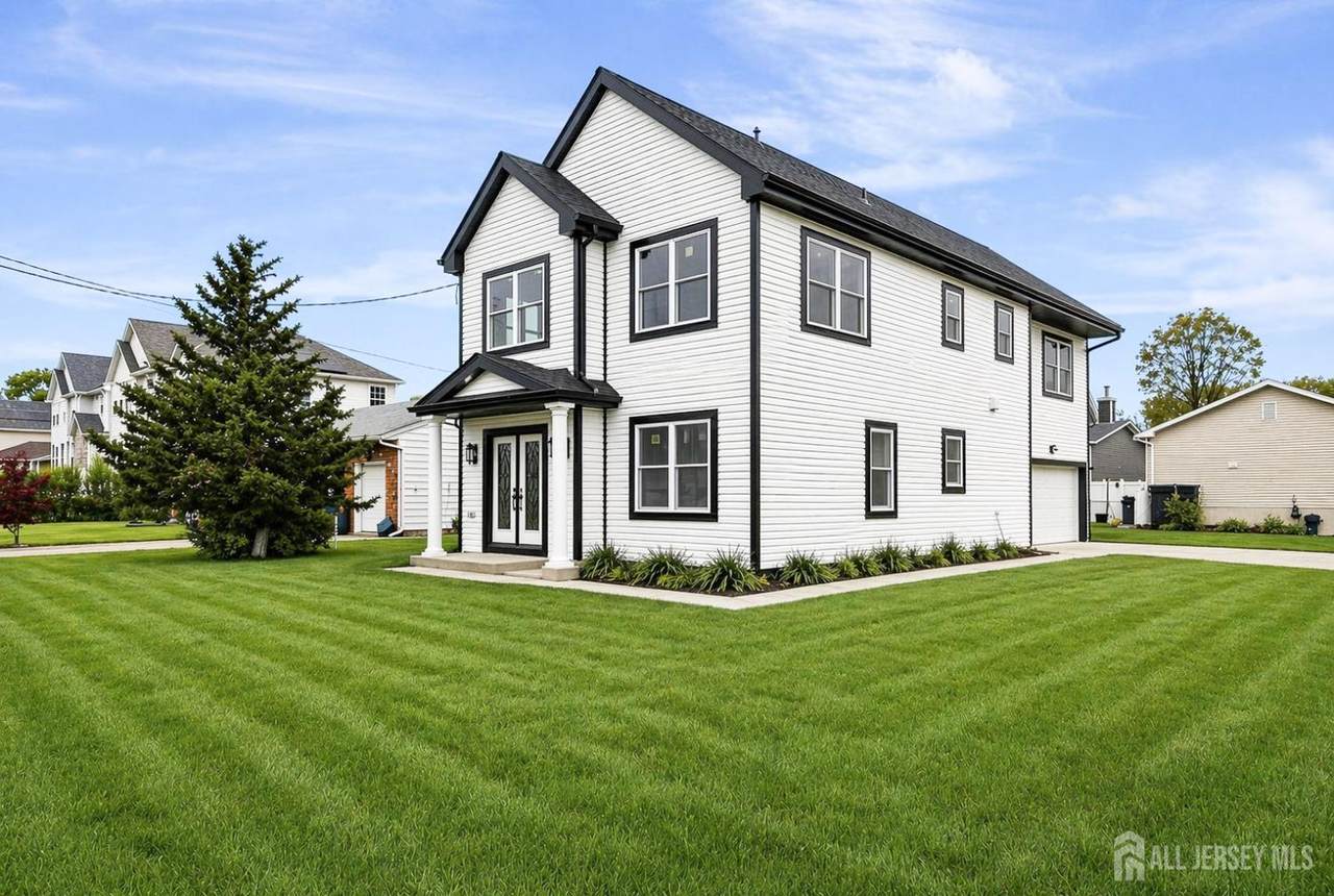 949 Edwin Street - Photo 1