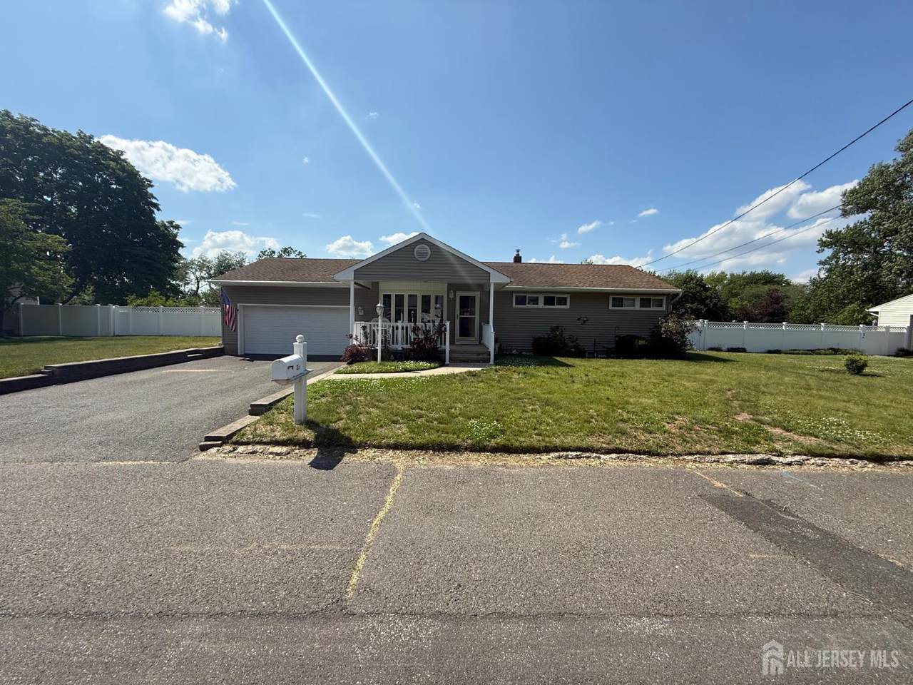 27 Maplecrest Drive - Photo 1