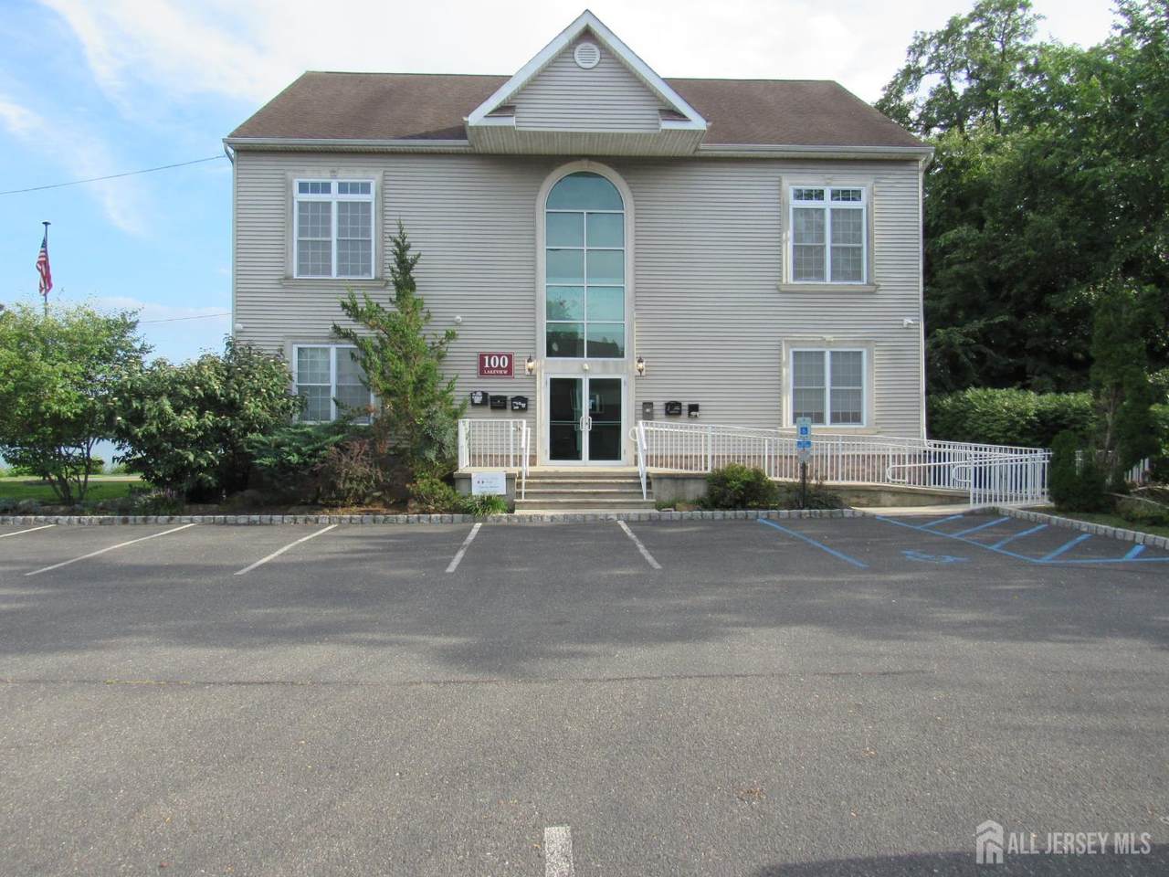 100 Lakeview Drive - Photo 1