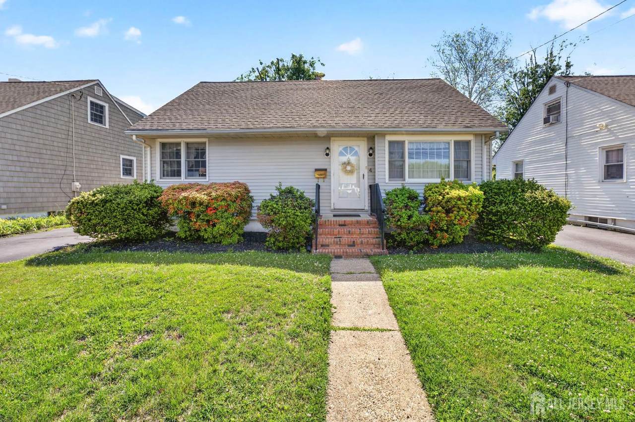 4 Gregory Drive - Photo 1