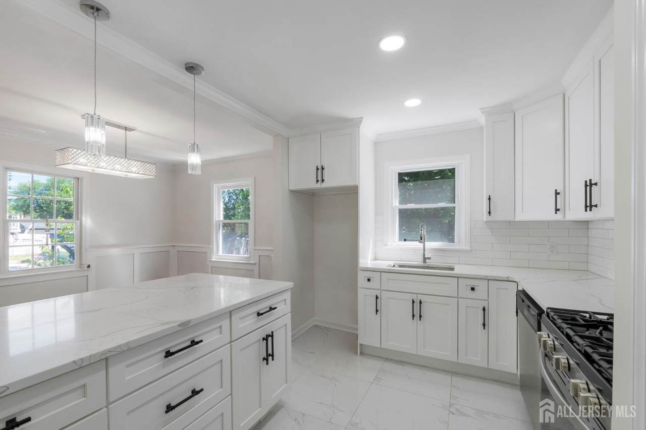 33 Larchmont Road - Photo 1