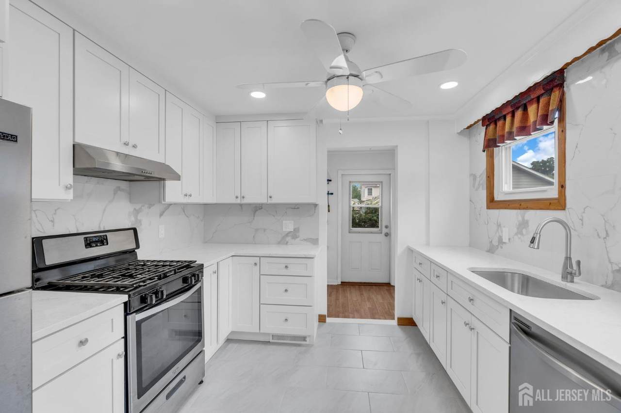 404-404 Elm Street - Photo 1