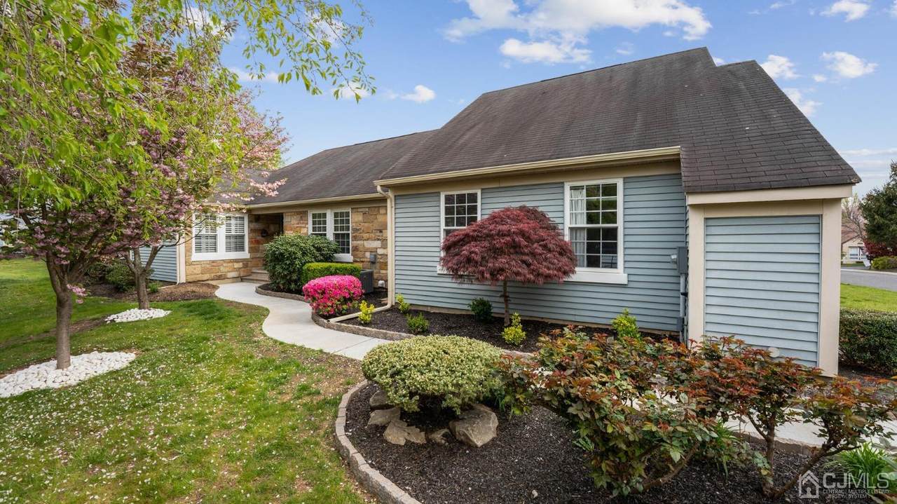 20 Martin Van Buren Drive - Photo 1