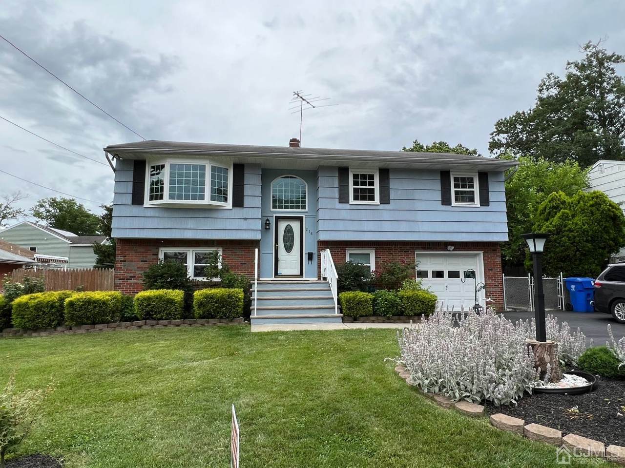 214 Arthur Place - Photo 1