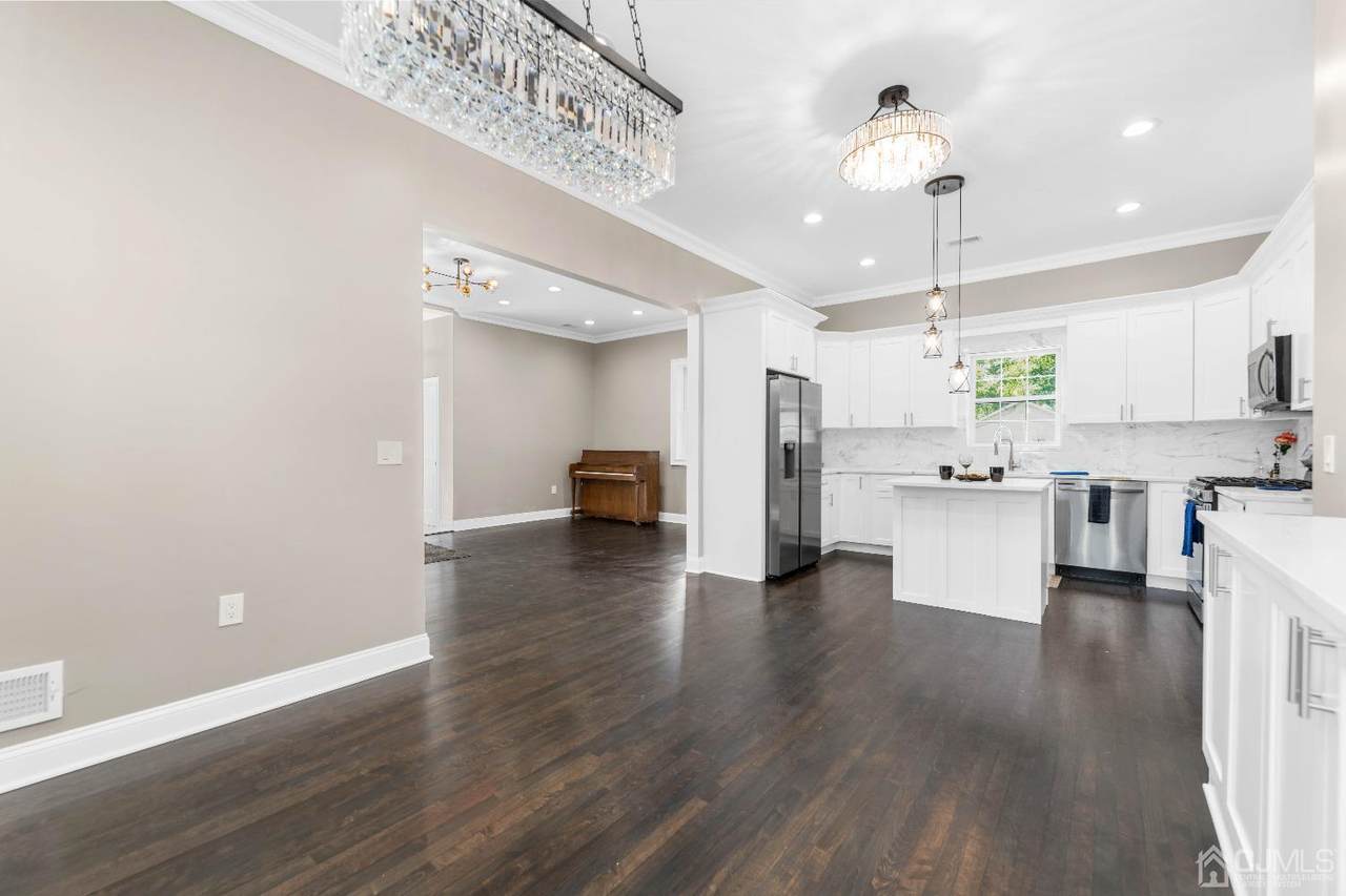 416 Victoria Avenue - Photo 1