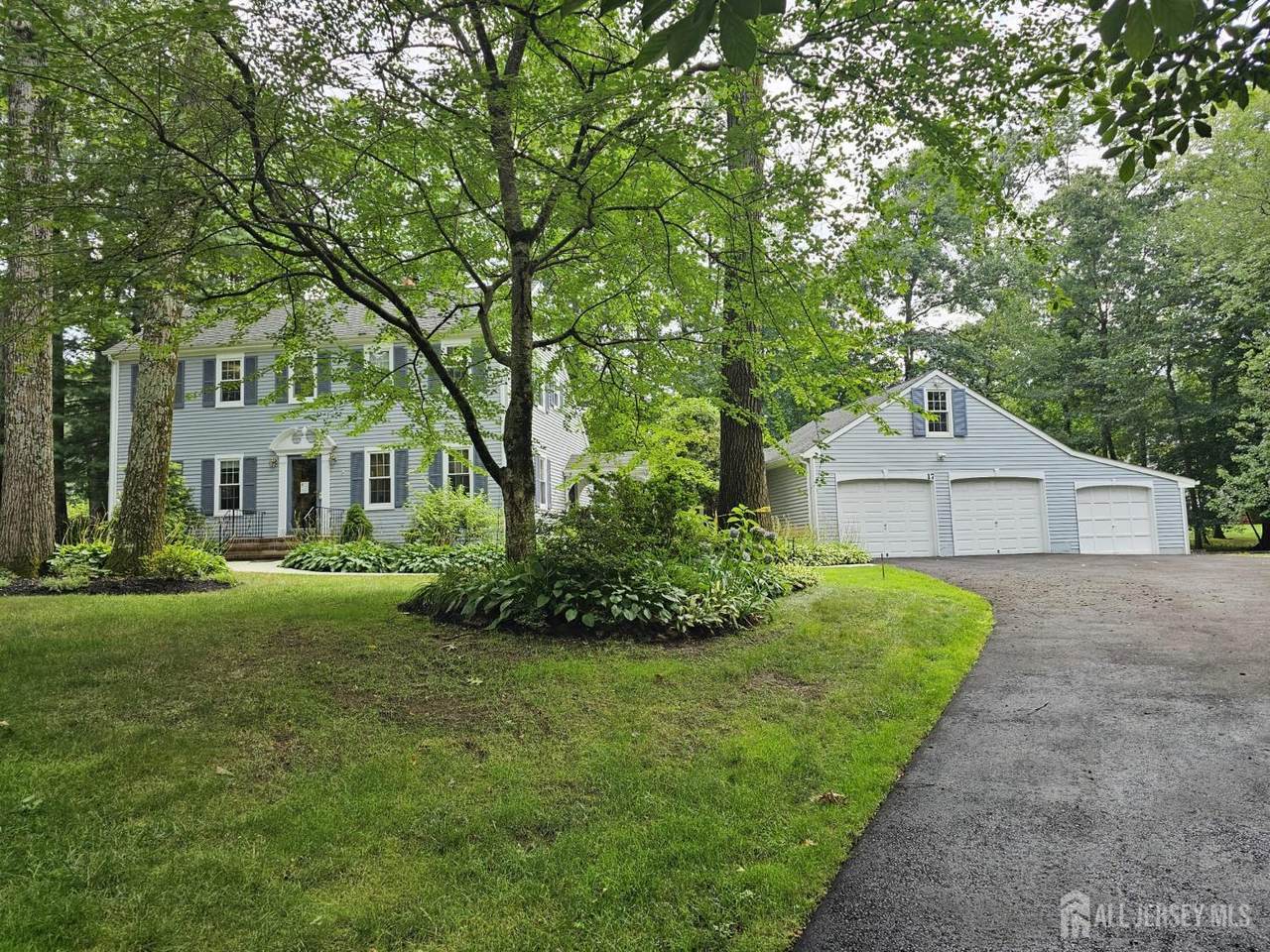 17 Gloucester Court - Photo 1