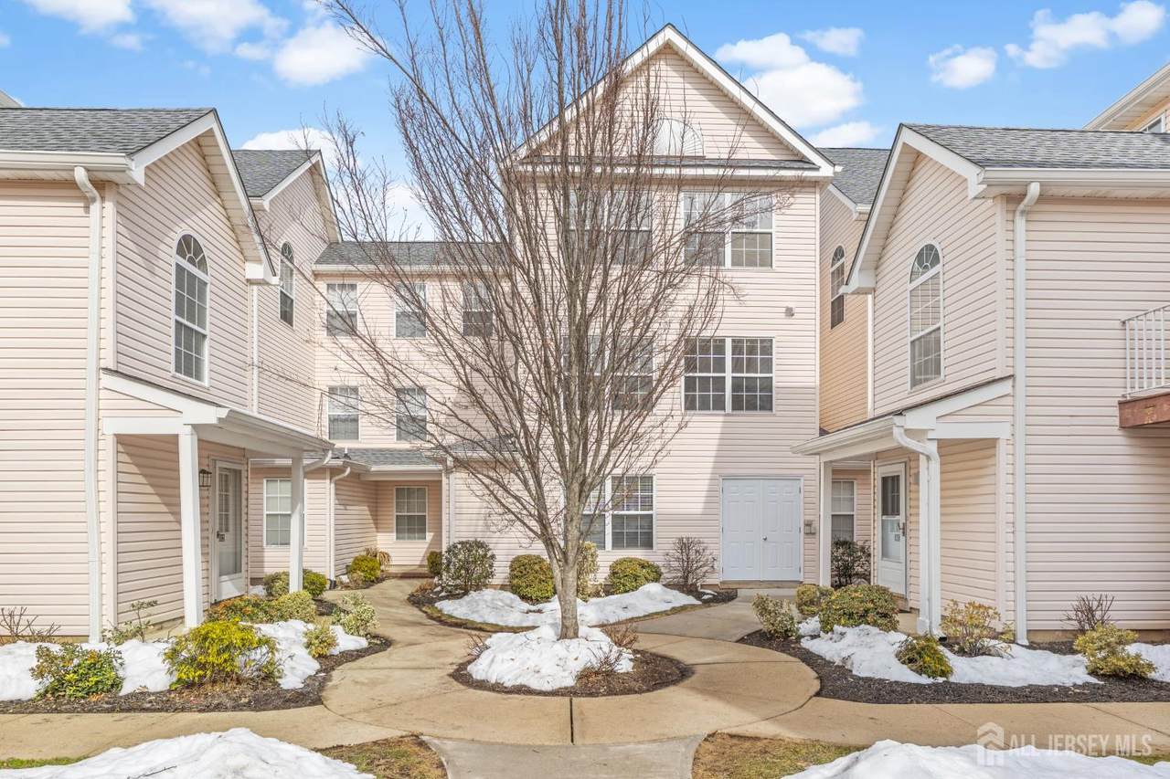 421 Plymouth Road - Photo 1