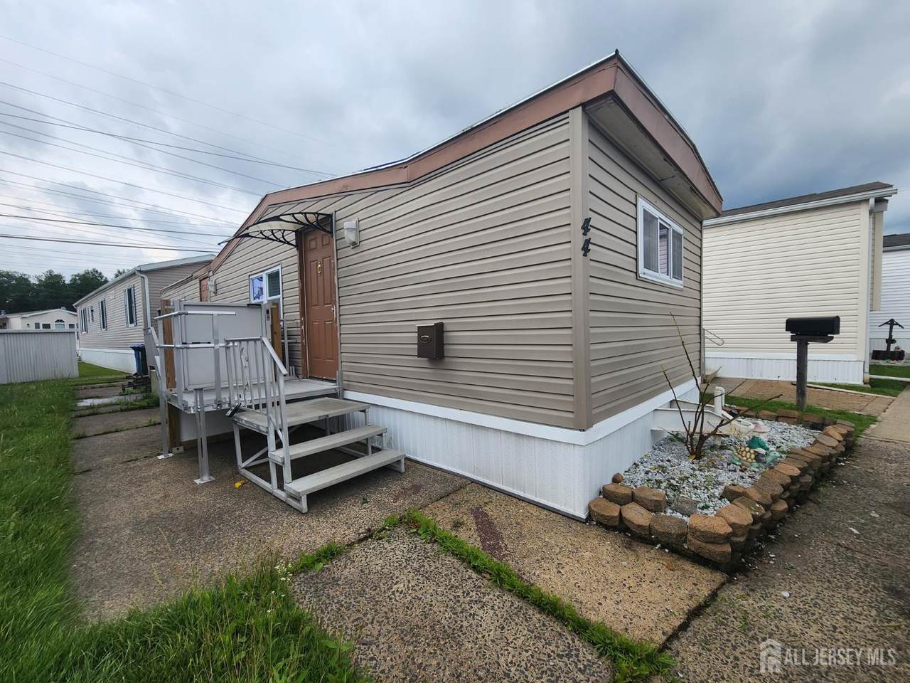44 Coke Avenue - Photo 1