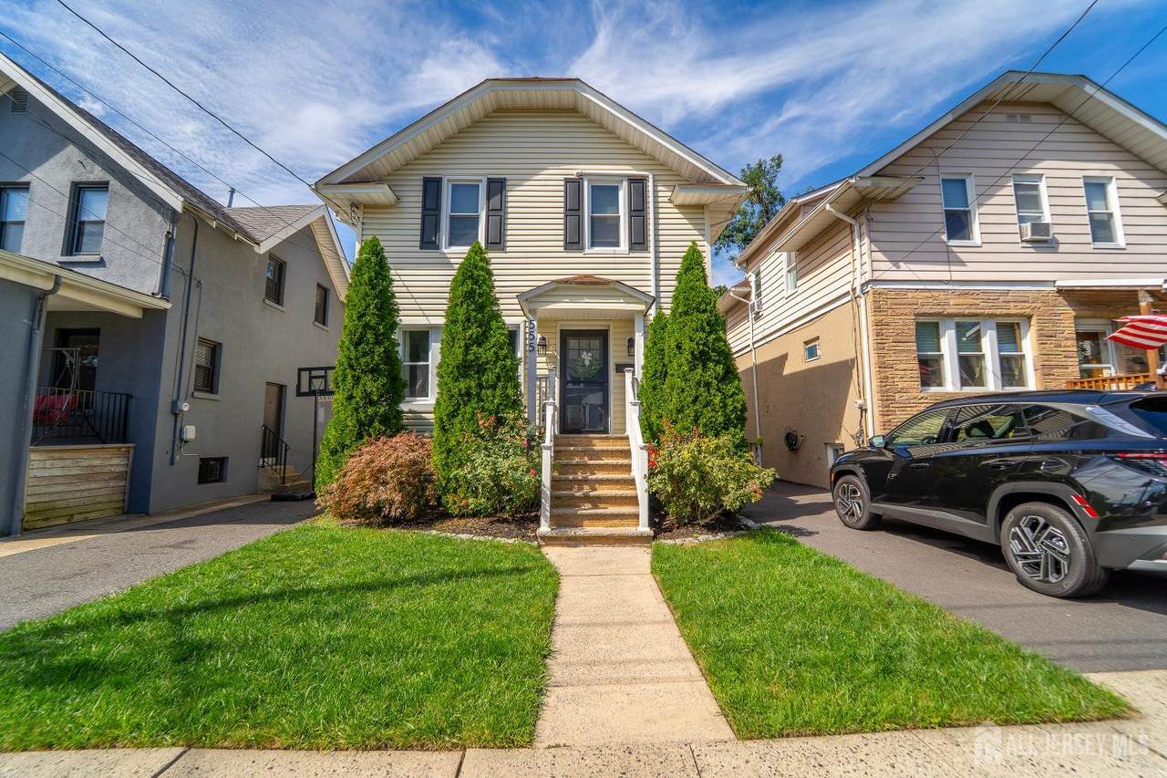 555 Maple Avenue - Photo 1