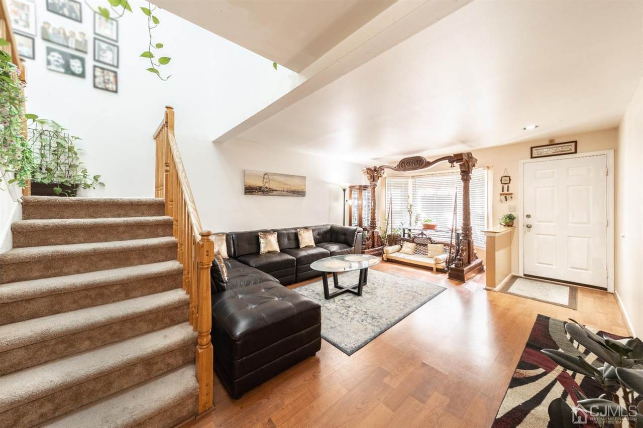 35 Carriage Lane - Photo 1
