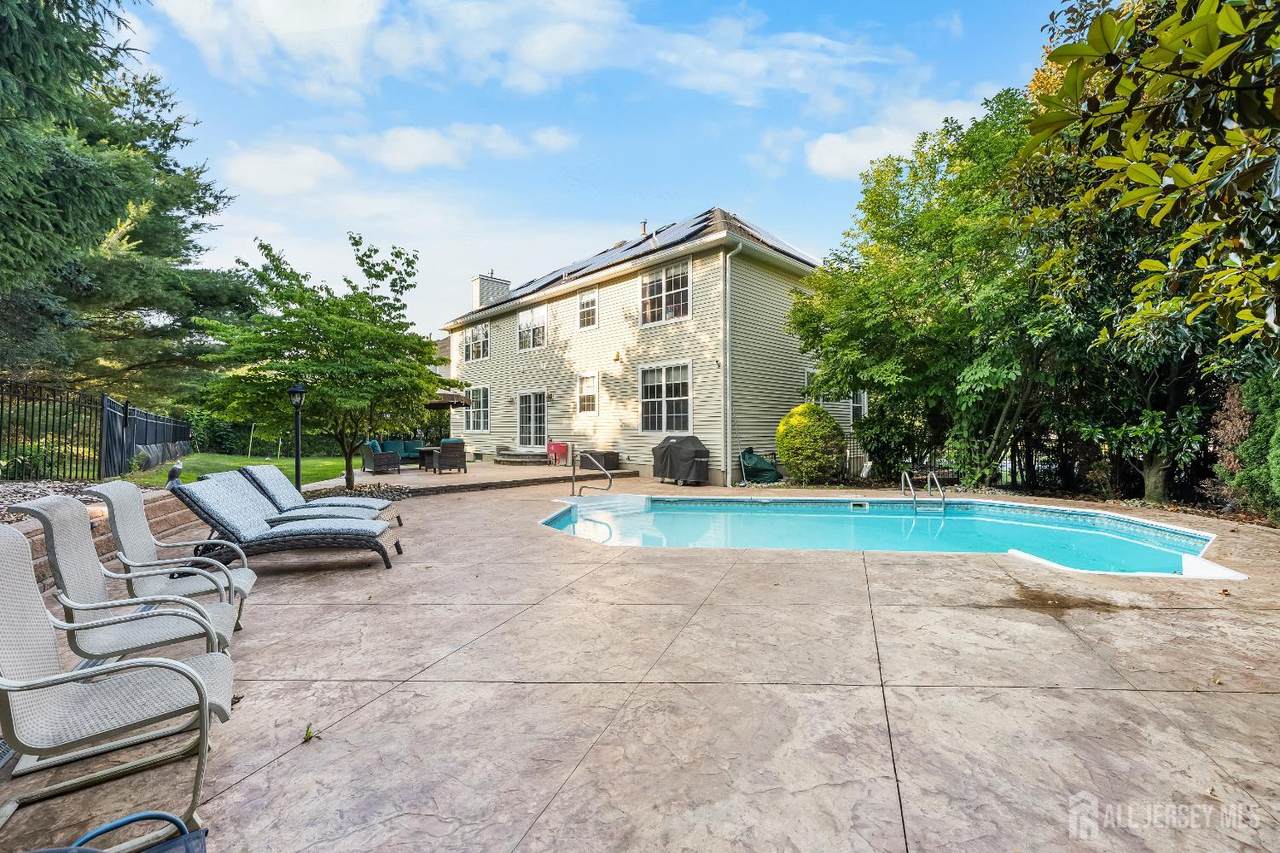 16 Moorland Boulevard - Photo 1