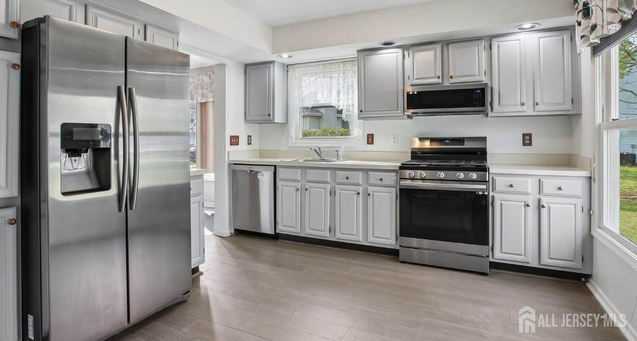 107 Lloyd Court - Photo 1