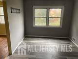 6 Gates Avenue - Photo 3
