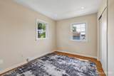 18 Carlton Avenue - Photo 13