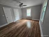 305 Oak Tree Avenue - Photo 4