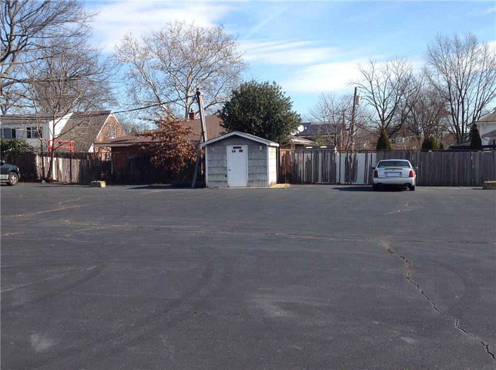 588 Amboy Avenue - Photo 1