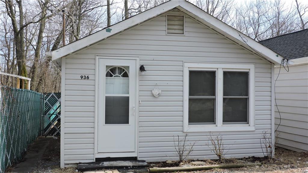 936 Grove Avenue - Photo 1