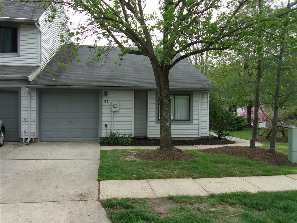 104 Lexington Circle - Photo 1